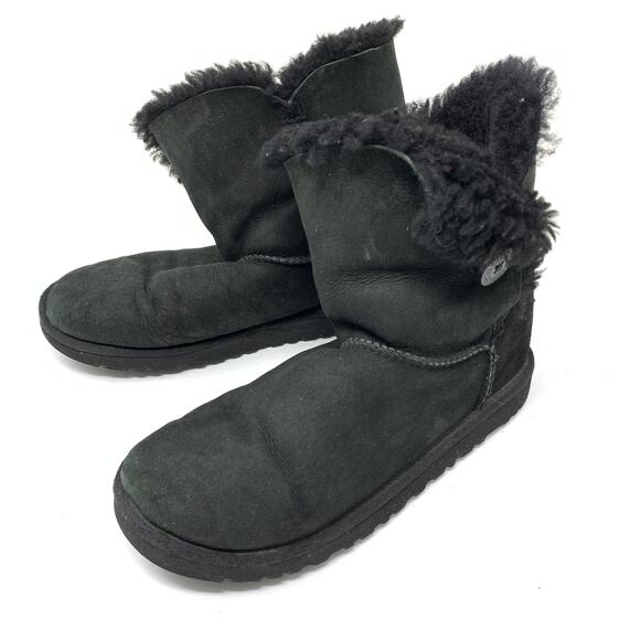 UGG Shoes - UGG Women's Size 6 Genuine Sheepskin Bailey Button II Boot Round Toe Black *READ